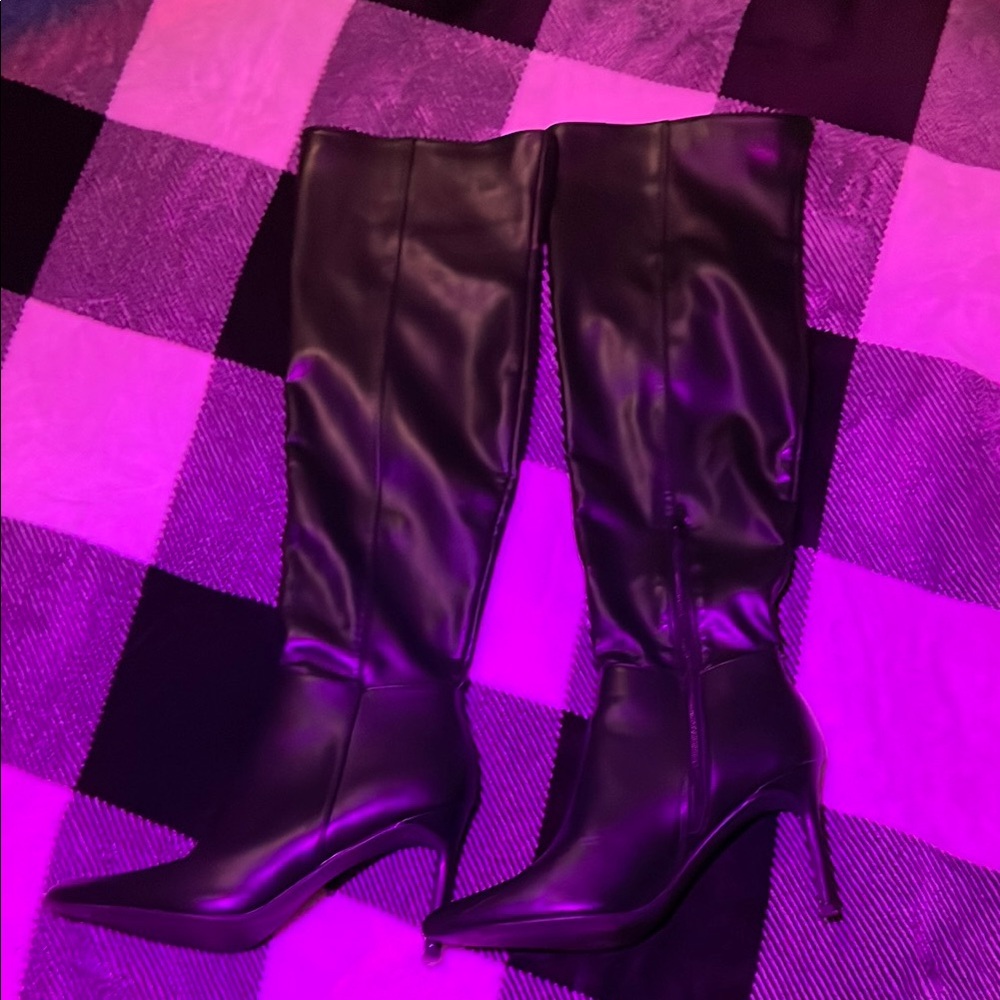 Elegant Black Knee-High Boots